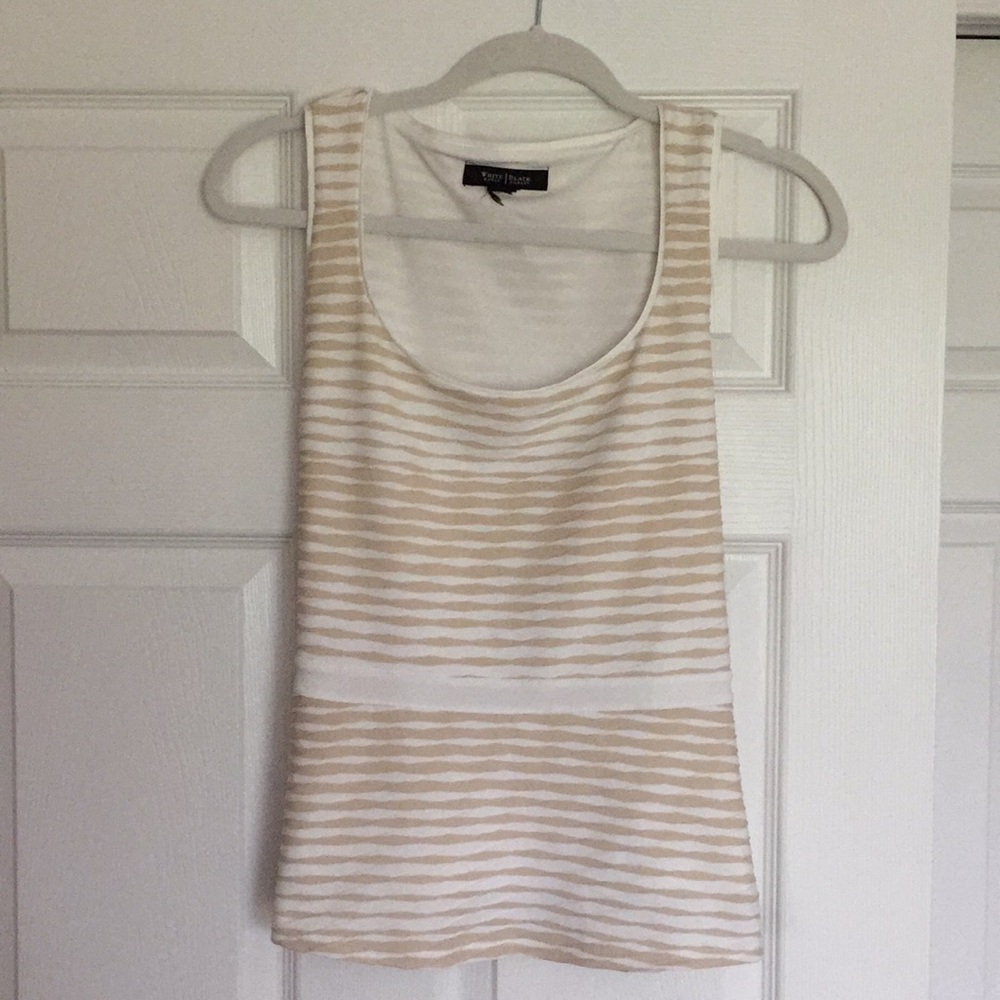 Like new! Women’s sleeveless top;  Great with shorts or capris!
